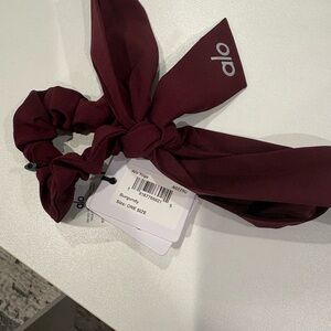 ALO Yoga love knot burgundy bow Nwt  sold out!
